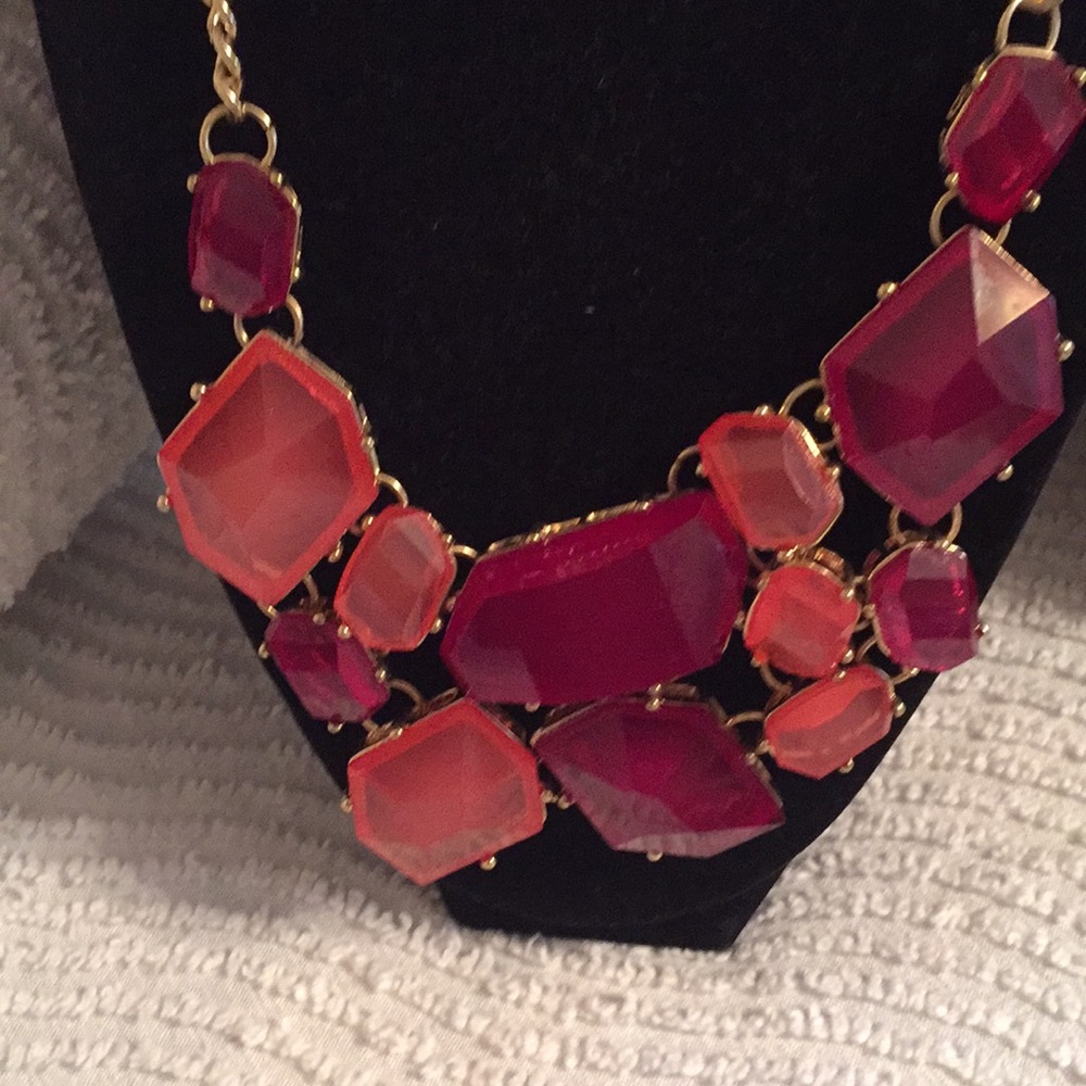Burg chip stone necklace. Beautiful stones ๐ท๐ท - Picture 2 of 3